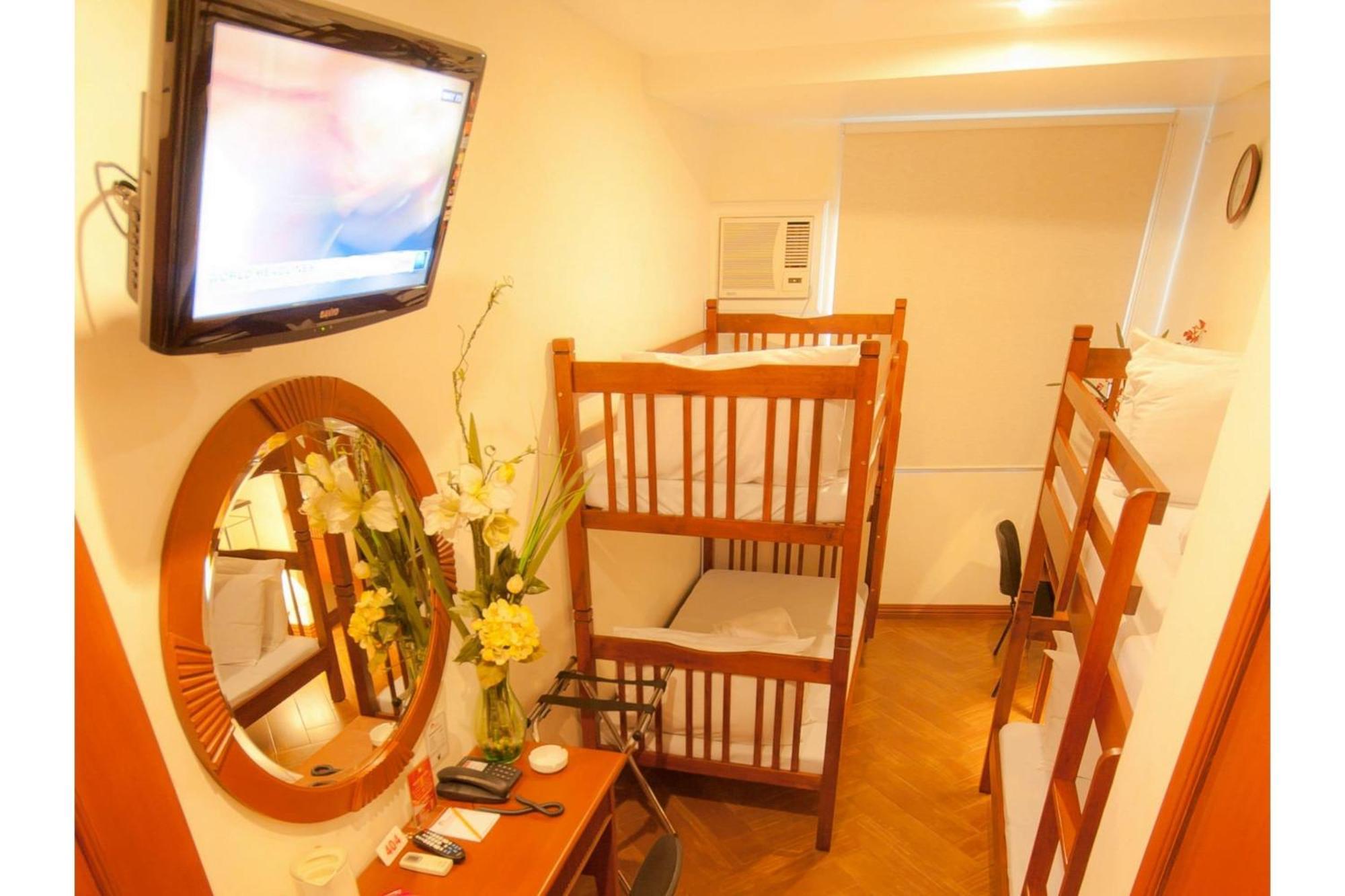 Townhouse Oak Avitel Hotel Near Osmena Highway, Pnr Pasay Station, Metro Manila Makati City Екстер'єр фото