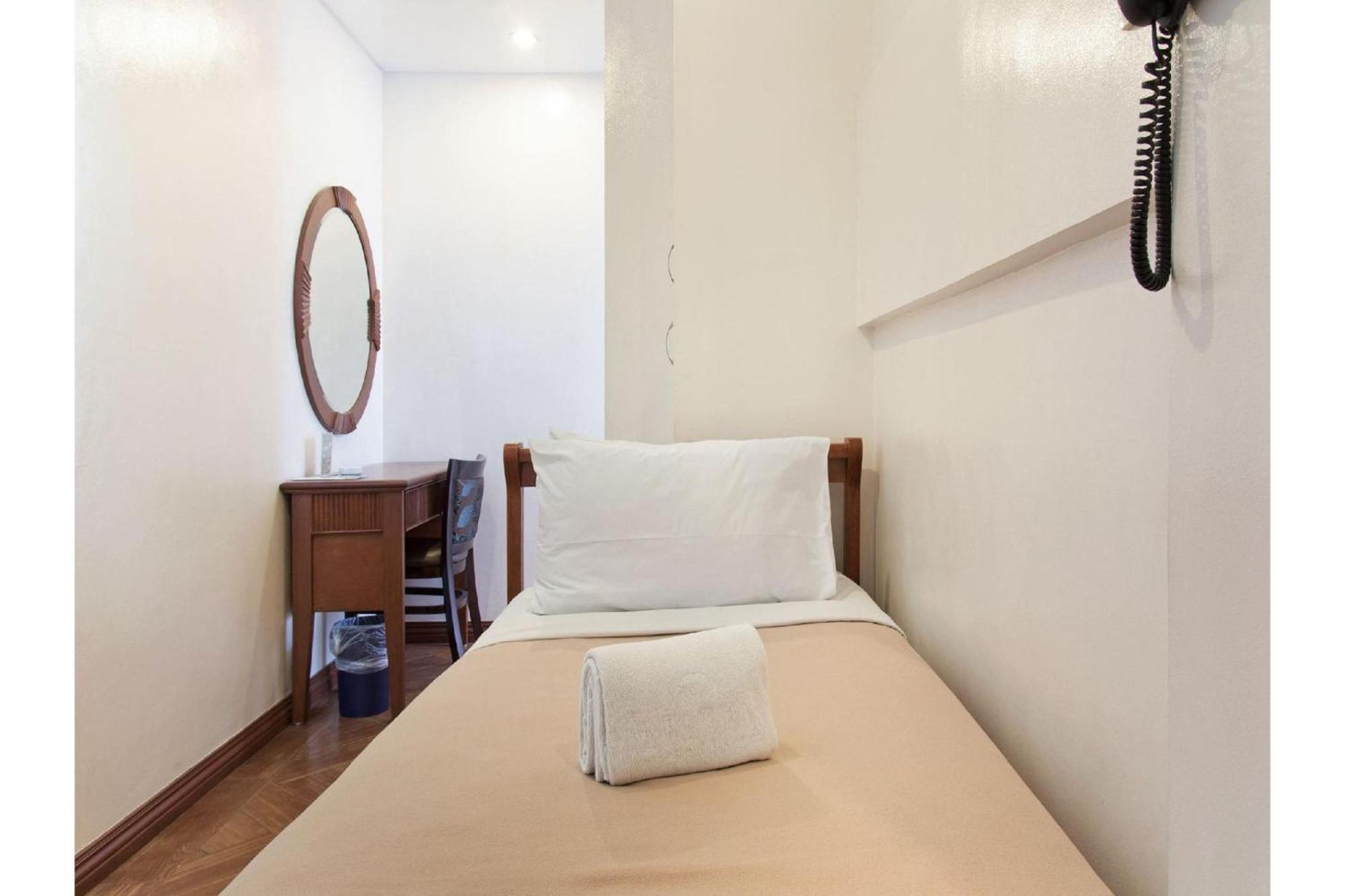 Townhouse Oak Avitel Hotel Near Osmena Highway, Pnr Pasay Station, Metro Manila Makati City Екстер'єр фото