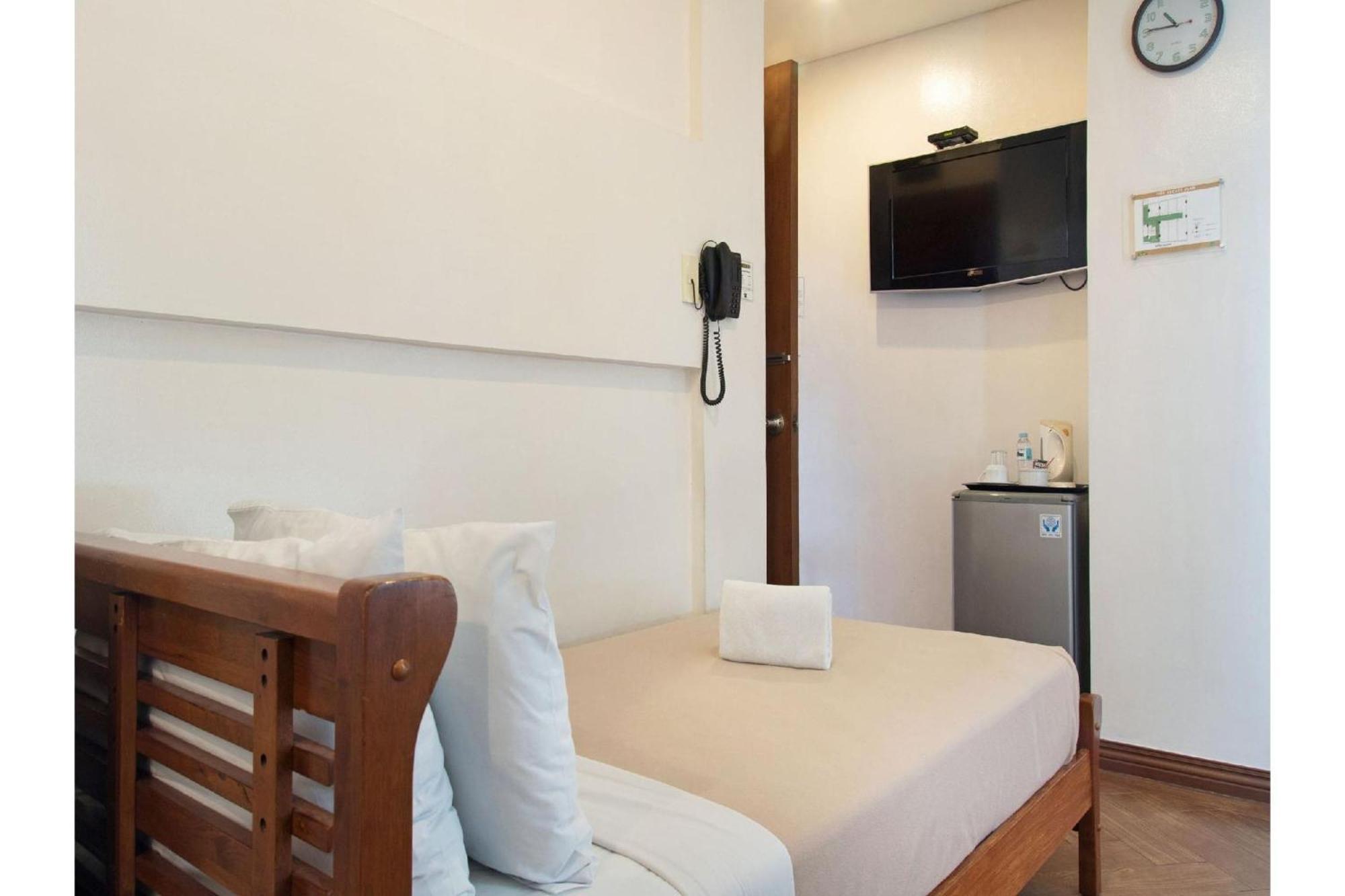 Townhouse Oak Metro Manila Near Osmena Highway Pnr Pasay Formerly Avitel Hotel Makati City Екстер'єр фото