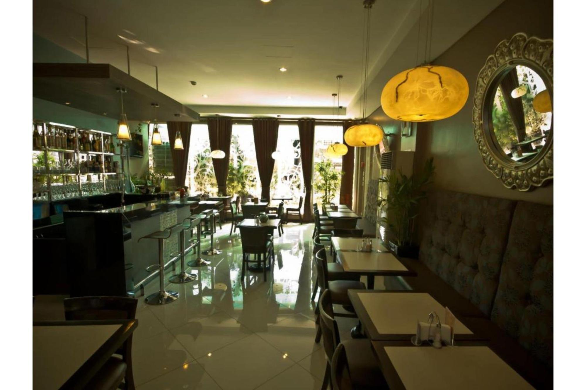 Townhouse Oak Avitel Hotel Near Osmena Highway, Pnr Pasay Station, Metro Manila Makati City Екстер'єр фото
